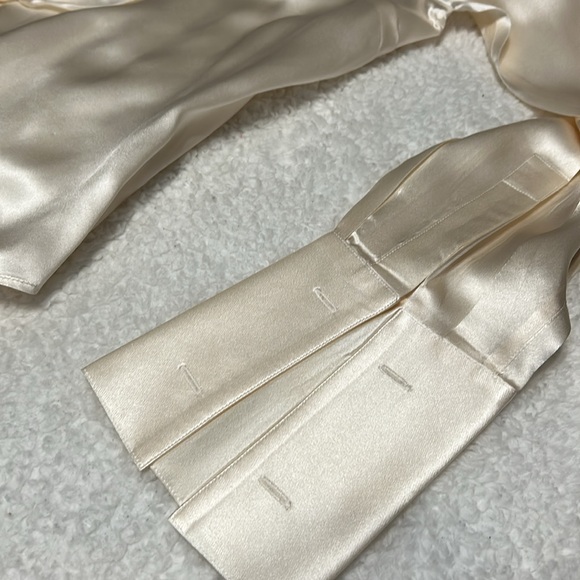 Ivory 100% Silk Ruffled Blouse 💕 - Picture 6 of 6